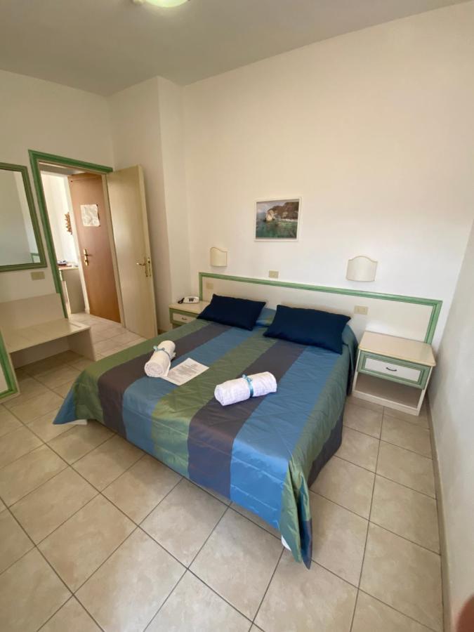 Hotel Due Torri Porto Azzurro Eksteriør billede