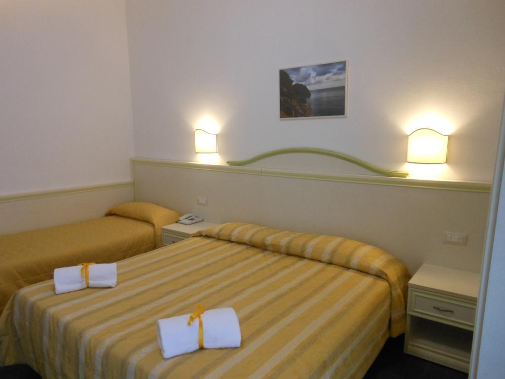 Hotel Due Torri Porto Azzurro Eksteriør billede