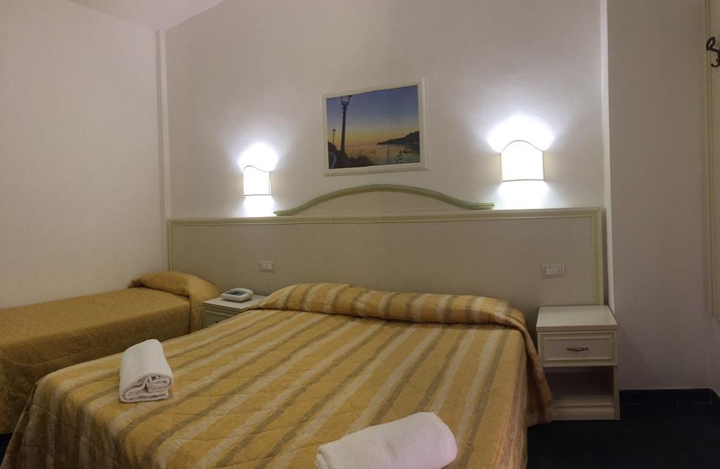 Hotel Due Torri Porto Azzurro Eksteriør billede