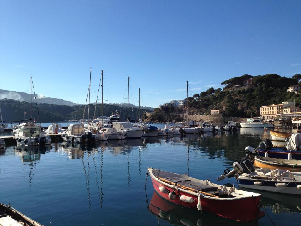 Hotel Due Torri Porto Azzurro Eksteriør billede