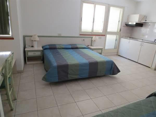 Hotel Due Torri Porto Azzurro Eksteriør billede