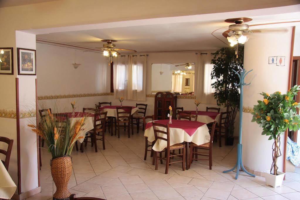 Hotel Due Torri Porto Azzurro Eksteriør billede