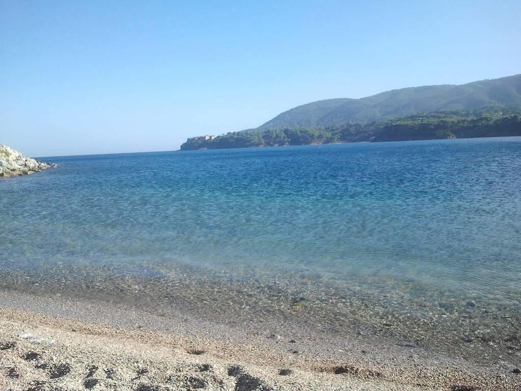 Hotel Due Torri Porto Azzurro Eksteriør billede