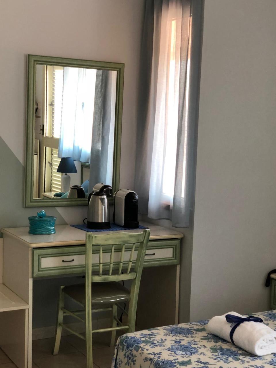 Hotel Due Torri Porto Azzurro Eksteriør billede