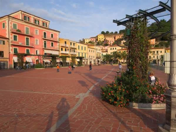 Hotel Due Torri Porto Azzurro Eksteriør billede