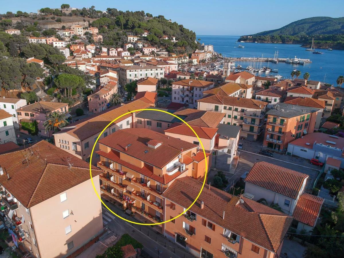 Hotel Due Torri Porto Azzurro Eksteriør billede