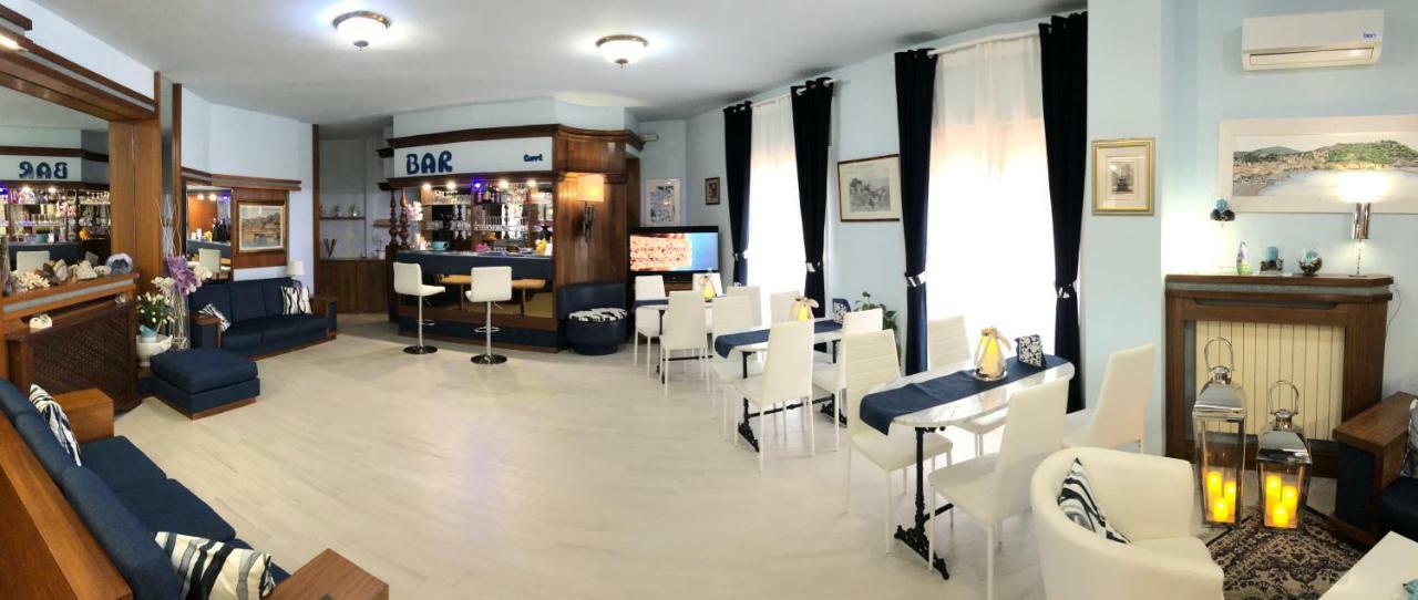 Hotel Due Torri Porto Azzurro Eksteriør billede